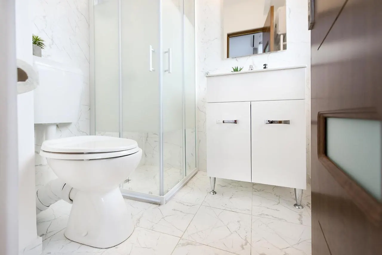 White Haven - Calea Victoriei Studio Бухарест 0*,  Румыния